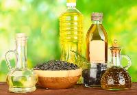 Яка олія приносить більше користі організму: соняшникова чи оливкова
