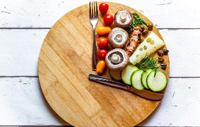 Вчені виявили, що зменшити ризик розвитку онкології можна за допомогою переривчастого голодування